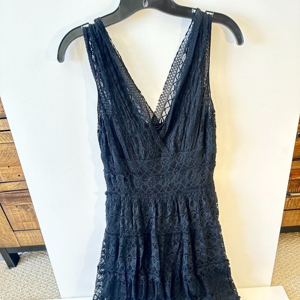 Sleeveless Lace Black Dress